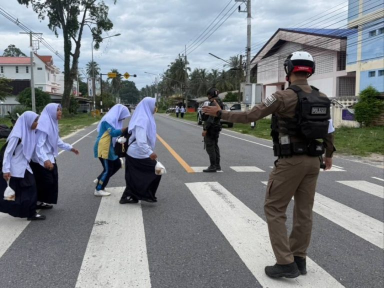 ว.4 ร่วม ชป.ไม้แก่น 20 อำนวย ความสะดวก ครู – นักเรียน โรงเรียน ไม้แก่นกิติวิทย์