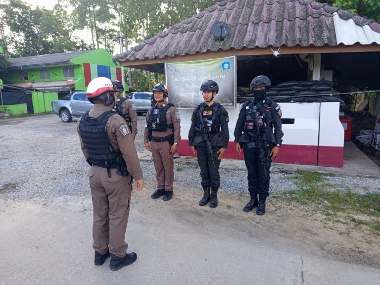 ปล่อยแถว ชป.จราจร ร่วม กับ ชุด รปภ.ครู เน้นย้ำให้เฝ้าฟัง ข่าวแจ้งเตือน จาก รปภ.โรงเรียน