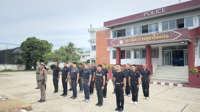 เรียกเเถวข้าราชการตำรวจฝ่ายอำนวยการ และชุด ตชส. เคารพธงชาติ เเละได้กำชับข้อสังการ