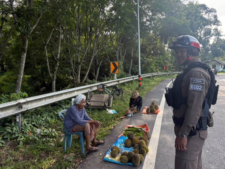 ว.4 ลงพื้นที่ตรวจเยี่ยม กลุ่มค้าขายสินค้าเกษตรพื้นบ้านชุมชนวัดบ้านใหญ่