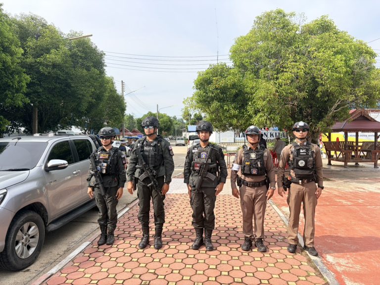 รปภ. หน่วยคัดกรองมะเร็งเต้านมเคลื่อนที่ มูลนิธิกาญจนบารมี โรงเรียนไม้แก่นกิตติวิทย์เหตุการณ์ทั่วไปปกติ